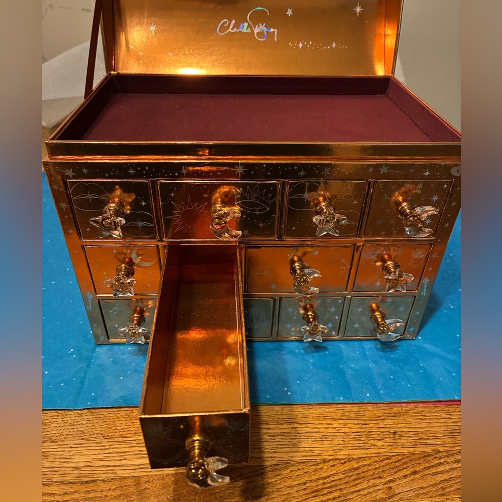 Charlotte Tilbury makeup organizer jewelry box - Picture 3 of 6
